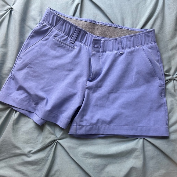 Women under armour shorts with button/zipper. Great for golf - Picture 1 of 3